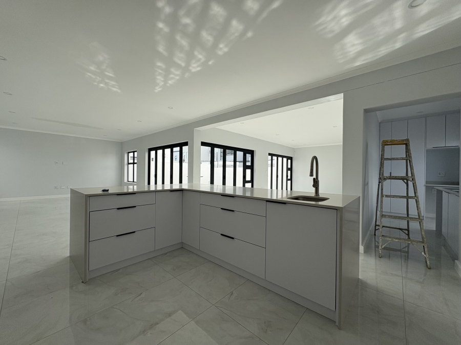 5 Bedroom Property for Sale in Sandown Western Cape